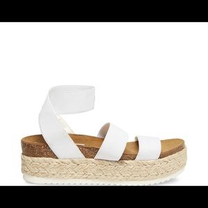 Steve Madden White Kimmie Sandal 🤍